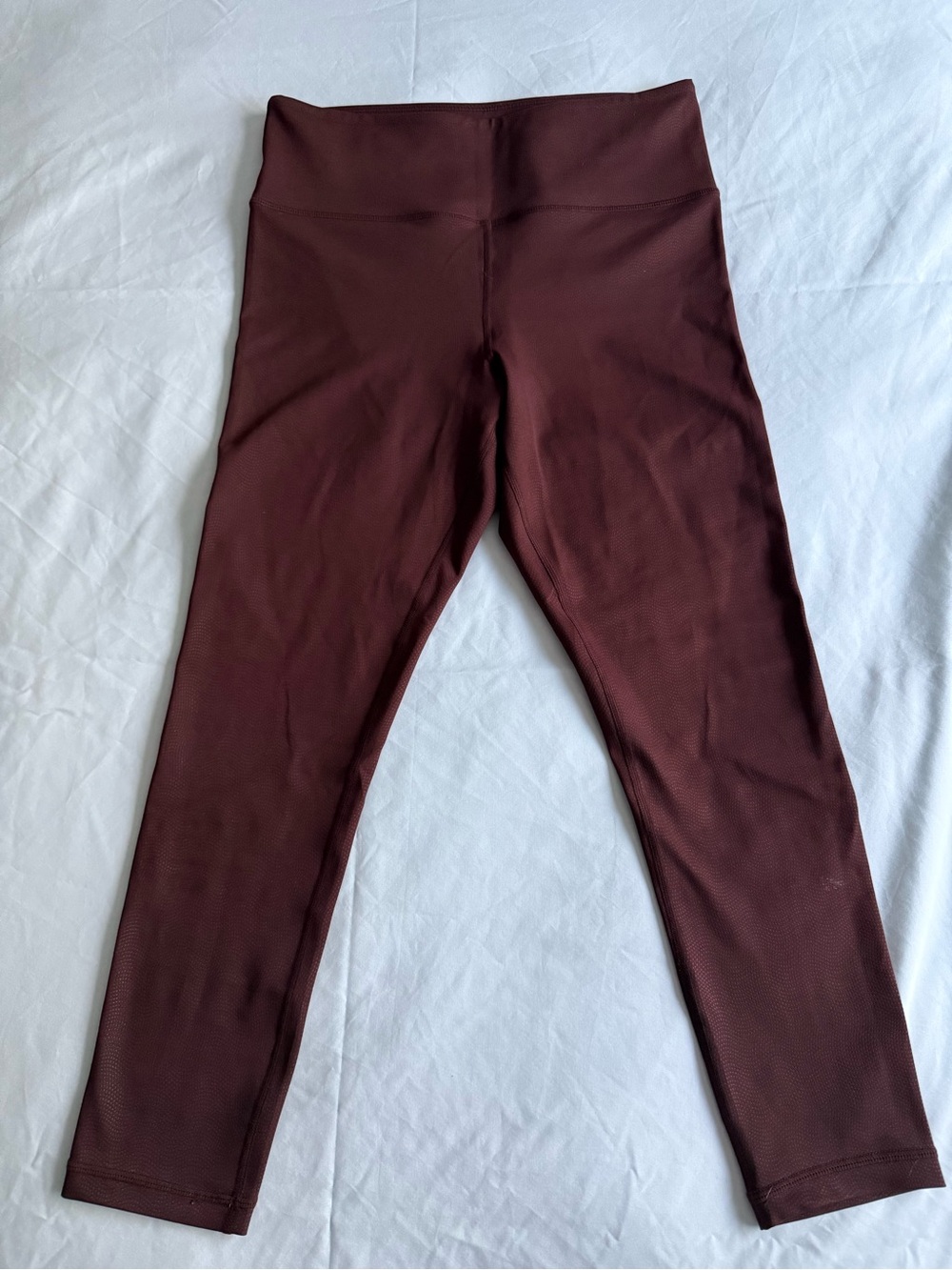 ZYIA Women’s Brilliant Pocket High-Rise Capri Leggings in Burgundy